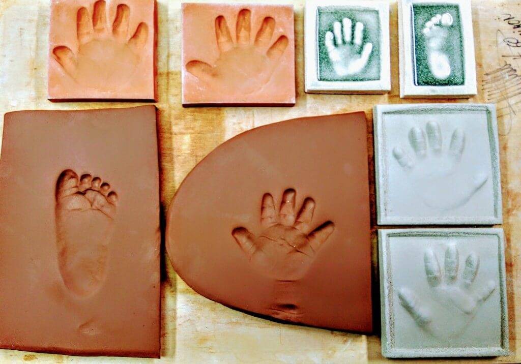 Huellas de manos y pies bebé en ceramica - Tienda de Regalos originales