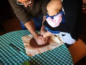 Huellas de tu bebé impresas en cerámica y enmarcada