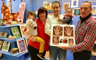 Pon la foto de tu familia en este mural