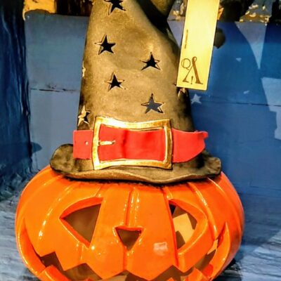 Calabaza de Halloween con sombrero de bruja